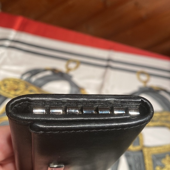 Gucci 6 Ring Key Case - Picture 6 of 10